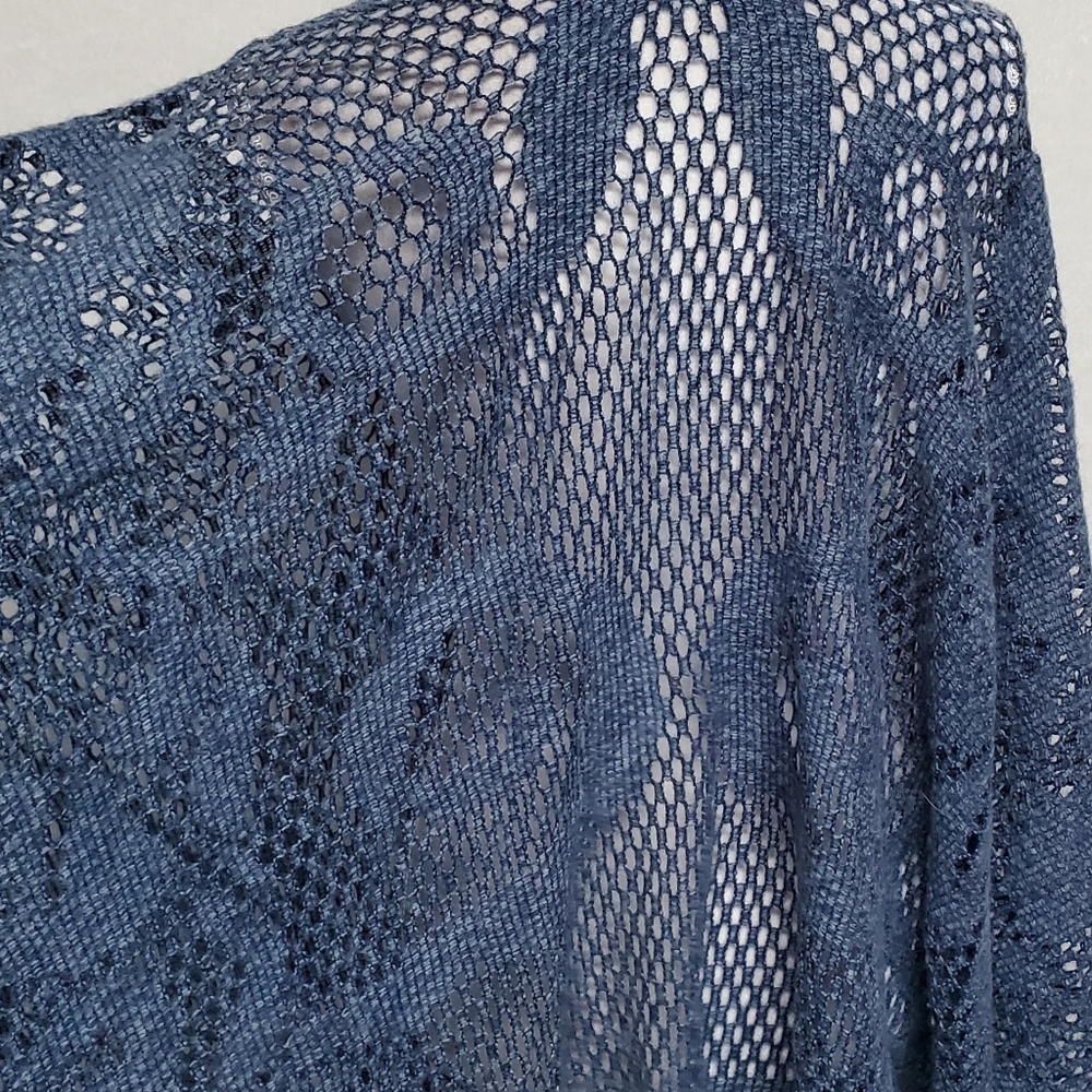 90s Vintage Dusty Blue Lightweight Soft Open Weave Curlicue Fringe Poncho OSFA - Picture 14 of 14